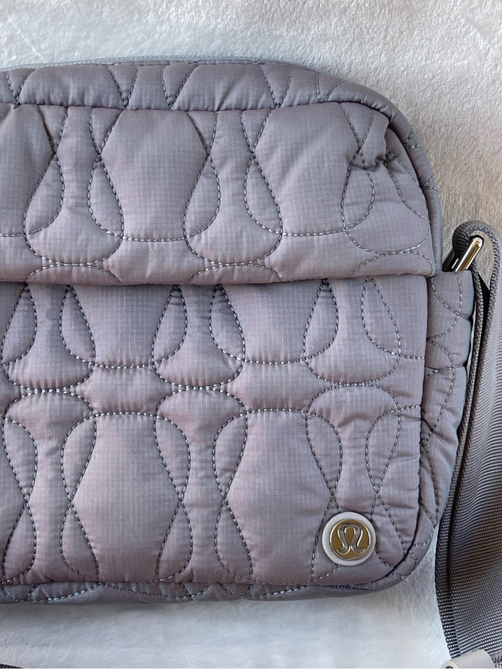 Lululemon Quilted Embrace Crossbody Shoulder bag Athleisure Active Clean Girl - Picture 5 of 12